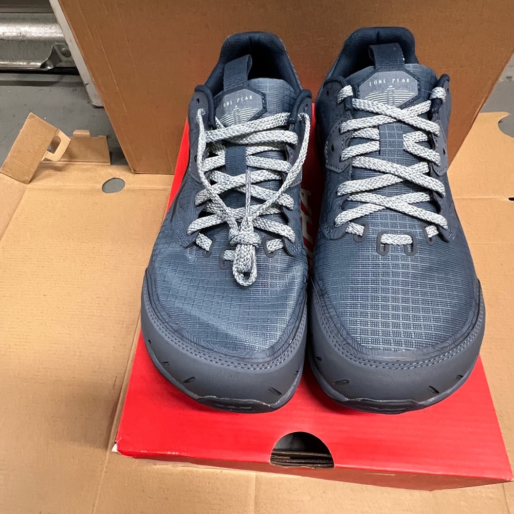 Women Lone Peak 6 running shoes Navy /Light Blue size 9